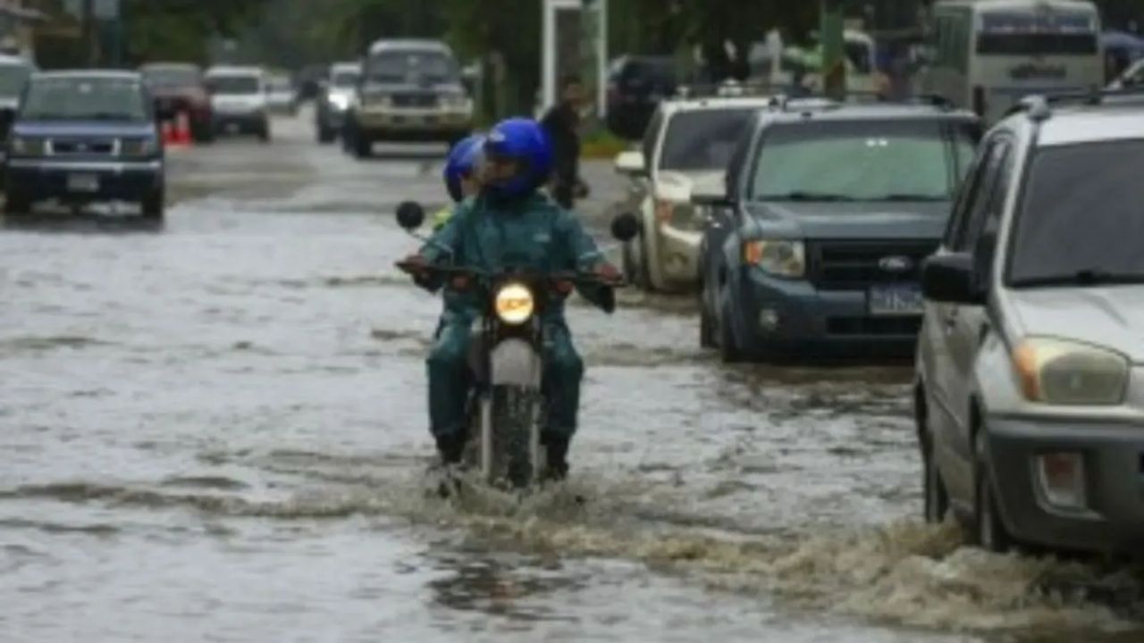 Lluvias y tormentas eléctricas por onda tropical afectarán varias regiones de Honduras