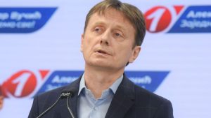 Imagen de Ministro de Serbia sufre derrame en plena transmisión en vivo
