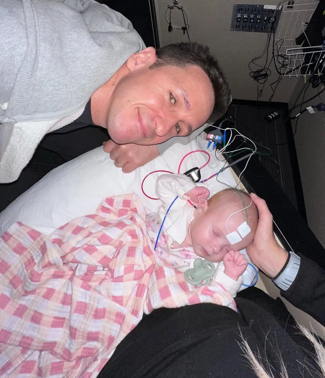  Iván Sikic junto a su hija