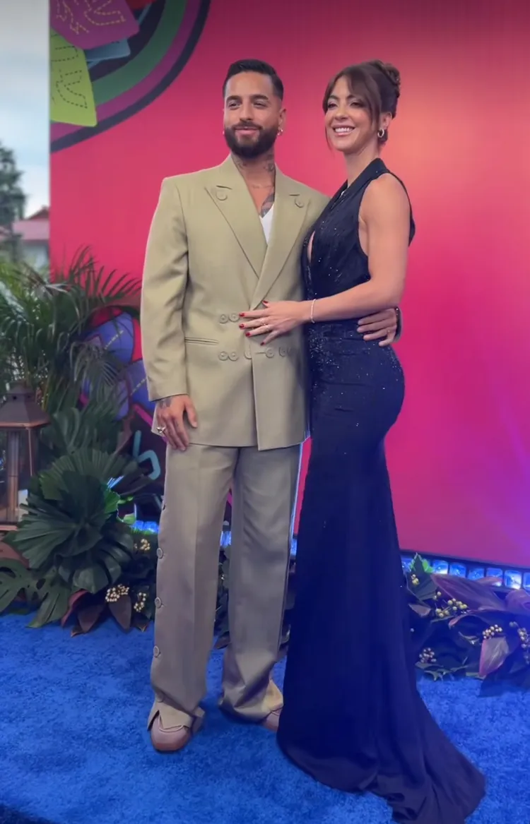 Maluma junto a su pareja 