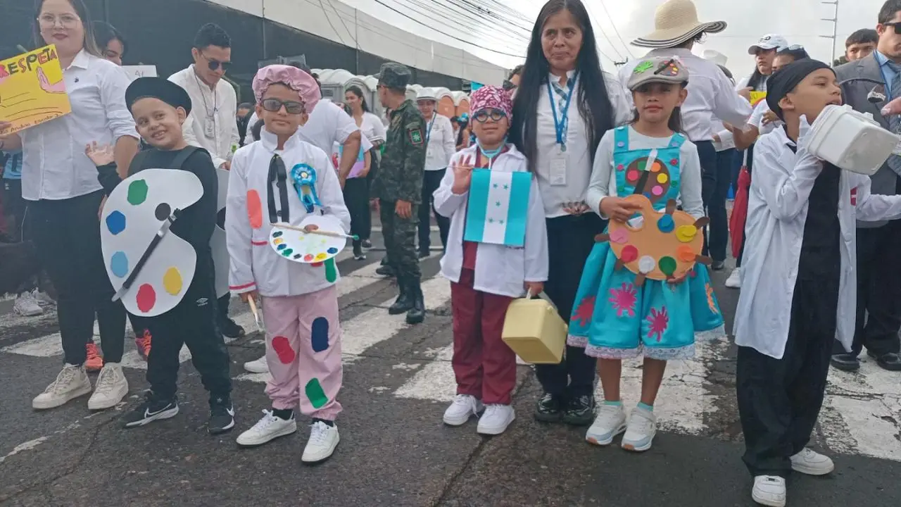 Imagen Principal de Nota: Este es el listado completo de los colegios participantes en los desfiles patrios