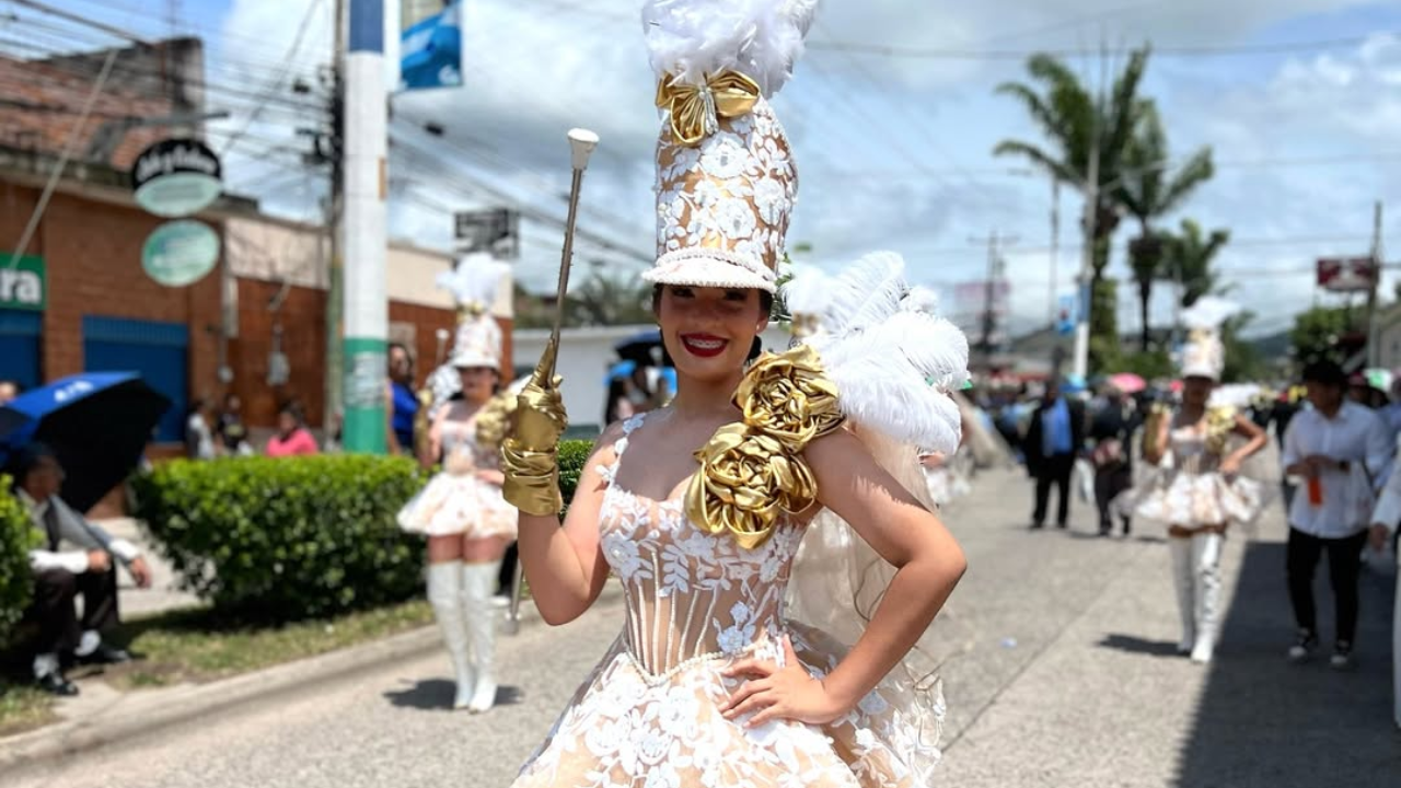 Hermana de reconocida presentadora hondureña robó las miradas en Siguatepeque