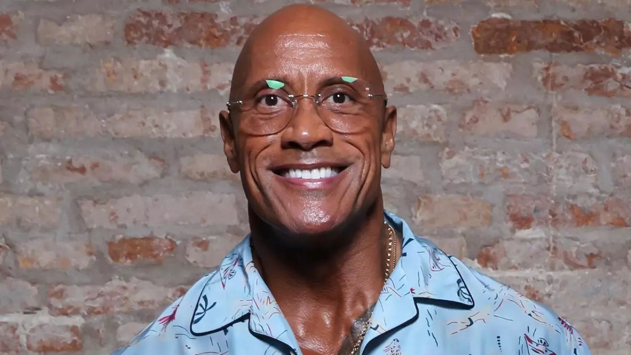 Imagen de Dwayne Johnson impacta con drástica transformación física