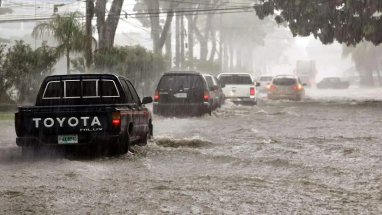 Imagen Principal de Nota: Lluvias continúan en el territorio nacional estas son las zonas con mayor riesgo