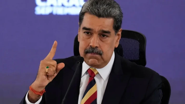 Imagen Principal de Nota: Maduro desata polémica por adelanto de la Navidad en Venezuela
