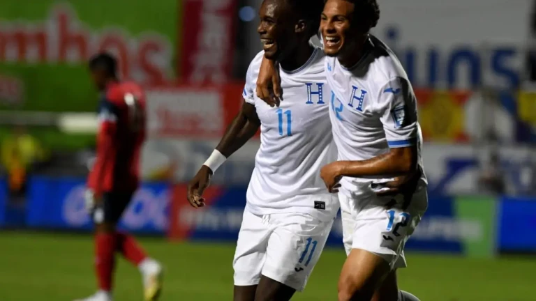 Imagen Principal de Nota: Dirigente llama a hacerse un nudo con la Selección para clasificar al Mundial 2026