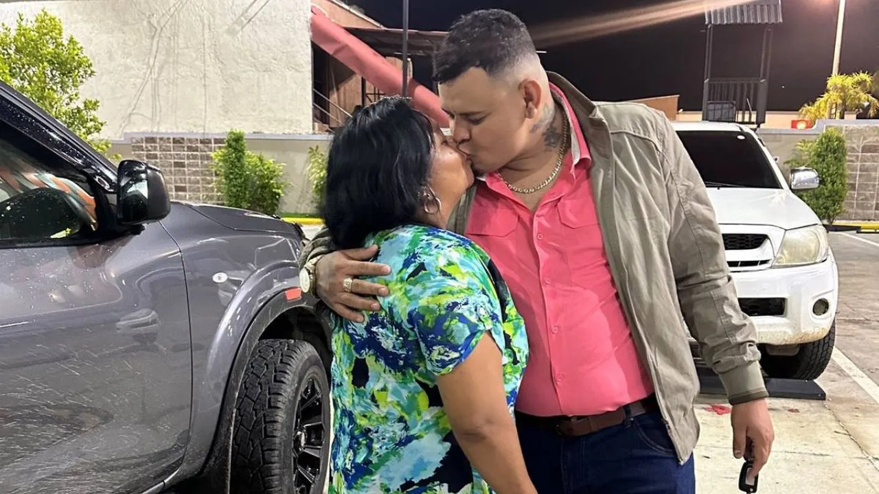 Imagen de ¿Mamá o abuela?” TikToker genera polémica con foto de su supuesta novia
