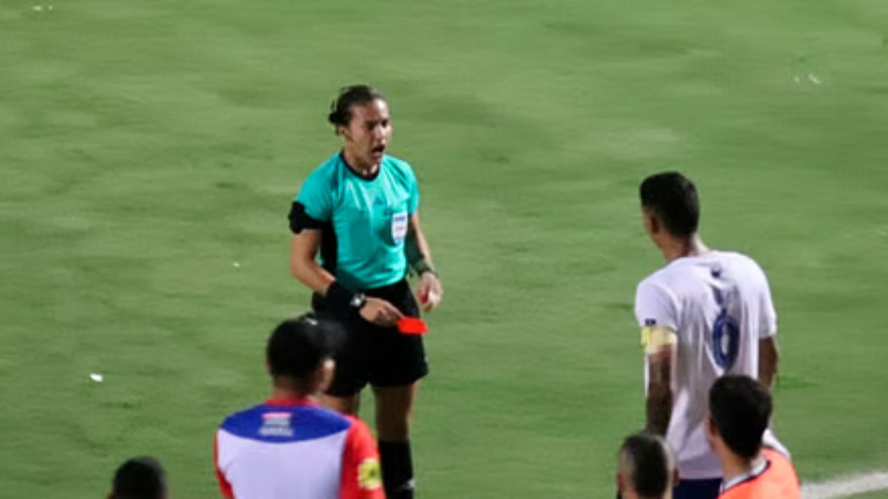 Cachetada en vivo: así agredió jugador a árbitra ¿dónde ocurrió?