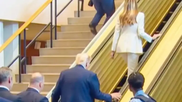 Imagen Principal de Nota: VIDEO: Momento incómodo de Trump y Melania en escaleras de la ONU