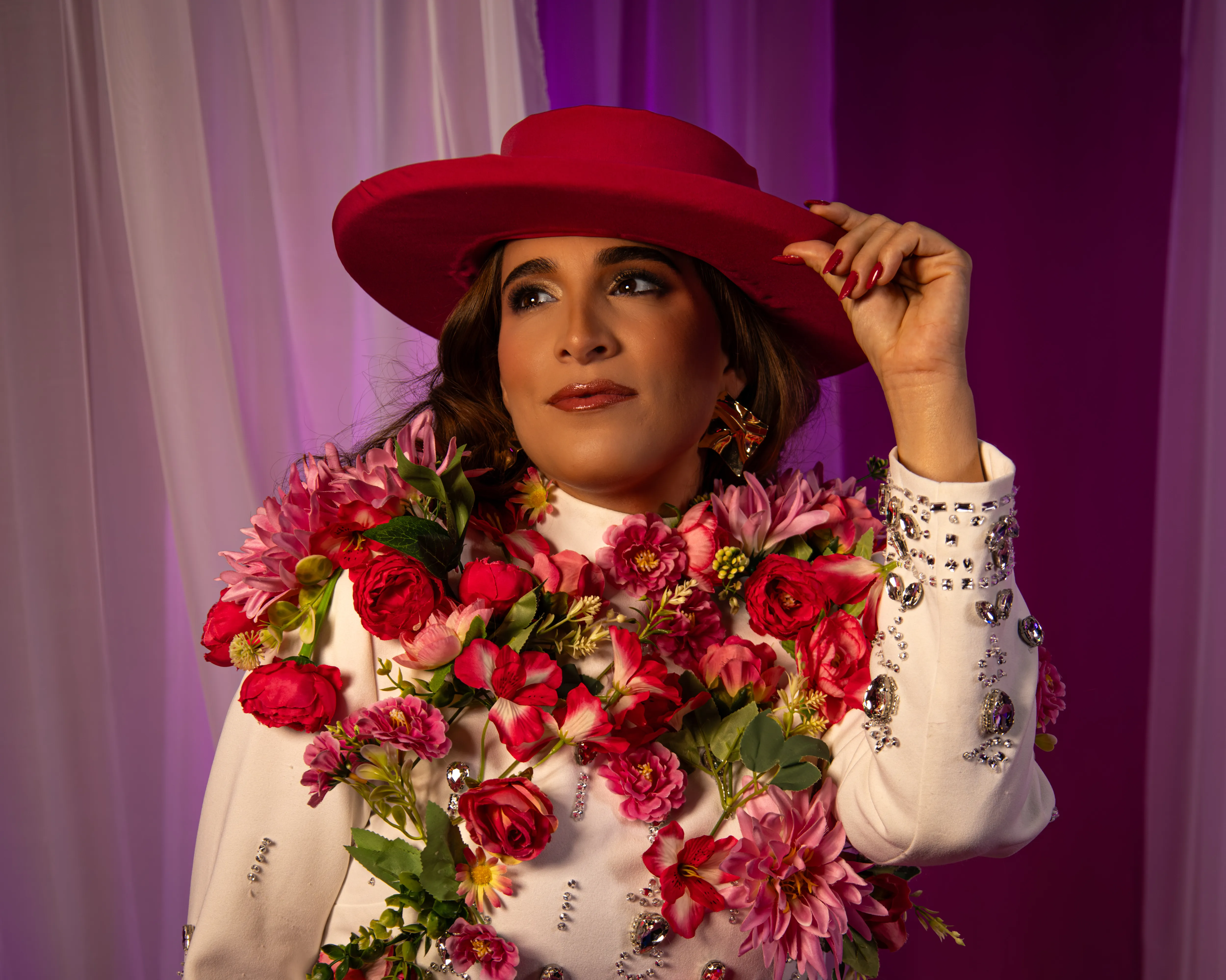 Alexa Ferrari en en su nueva canción Rosa Valiente