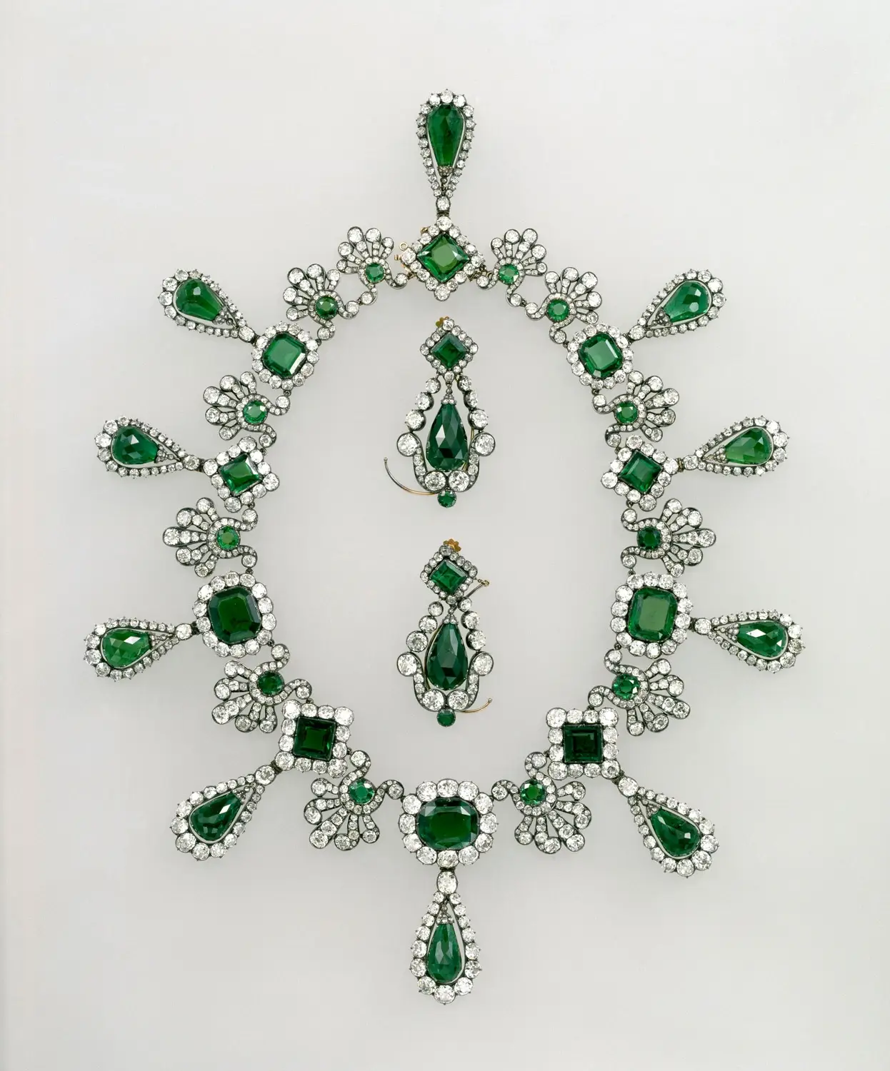 Collar de esmeraldas del conjunto de María Luisa