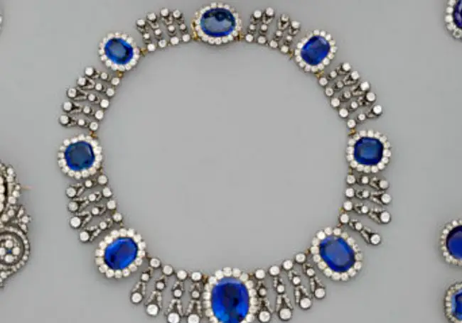 Collar del conjunto de zafiros de la reina María Amelia y la reina Hortensia
