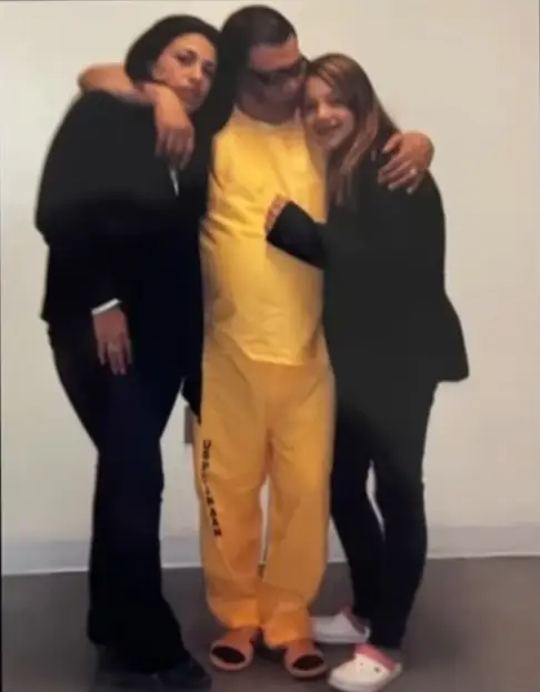 Juan Ramón Matta junto a sus hijos