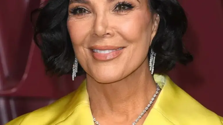 Imagen Principal de Nota: Kris Jenner muestra su rostro luego de cirugía de 100 mil dólares