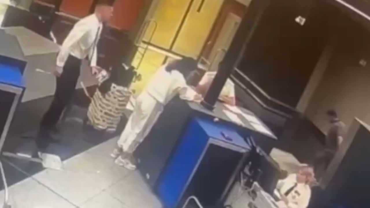 Imagen Principal de Nota: Arrestan a pasajero con más de 110 mil dólares escondidos en su equipaje