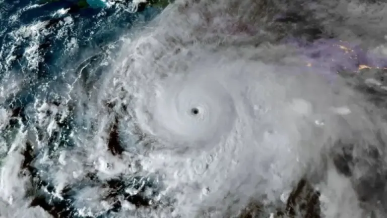 Imagen de Nota: Así se vive dentro del huracán Melissa: imágenes que erizan la piel