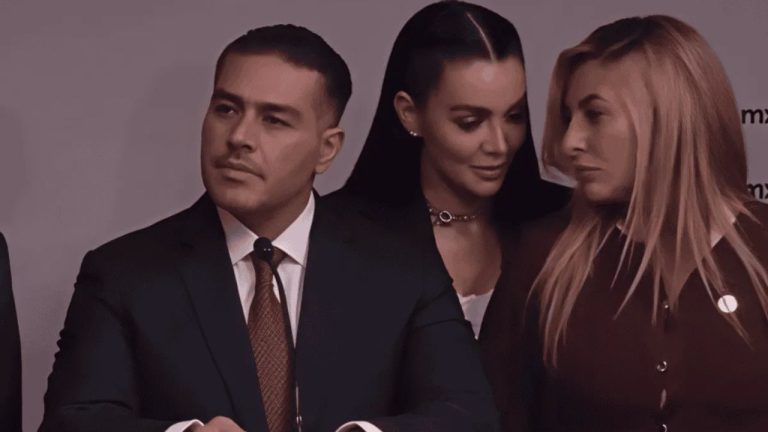 Imagen de Nota: Diputadas "pelean" en conferencia por aparecer junto a secretario de Estado