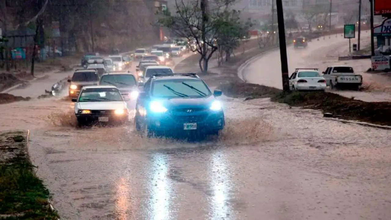 ¿Dónde lloverá hoy? Cenaos alerta por fuertes lluvias en regiones de Honduras