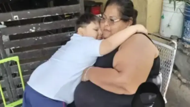 Imagen Principal de Nota: Iker: ‘El niño millonario’ llora la pérdida de su madre