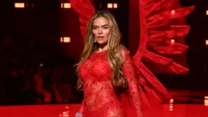 Imagen de Así conquistó Karol G la pasarela del Victoria’s Secret Fashion Show