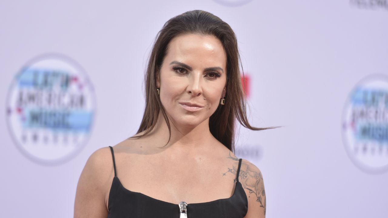Kate del Castillo sorprende con un bebé en brazos ¿ya es mamá?