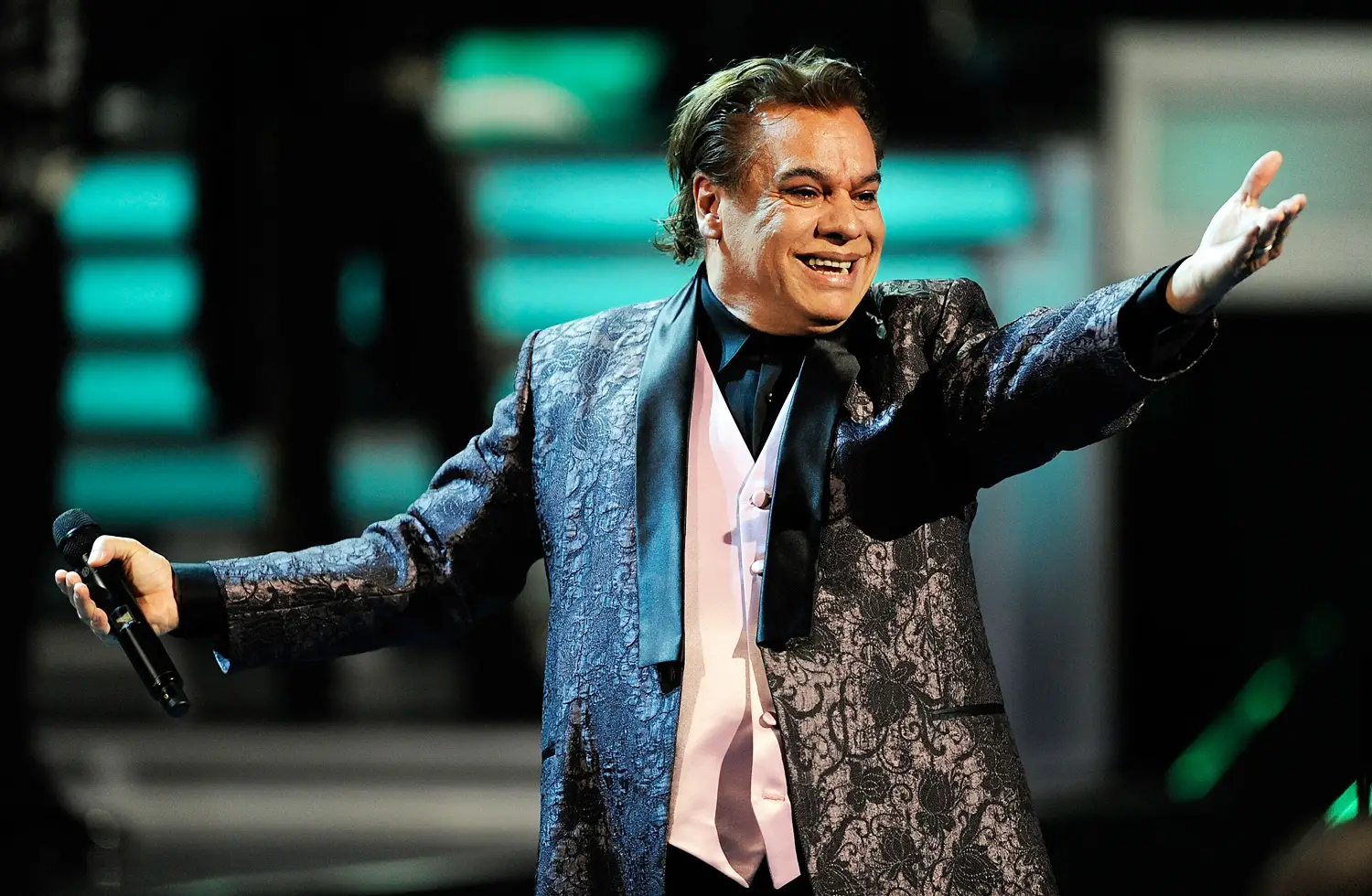 Sale a la luz el abuso que sufrió Juan Gabriel a los 13 años por un sacerdote