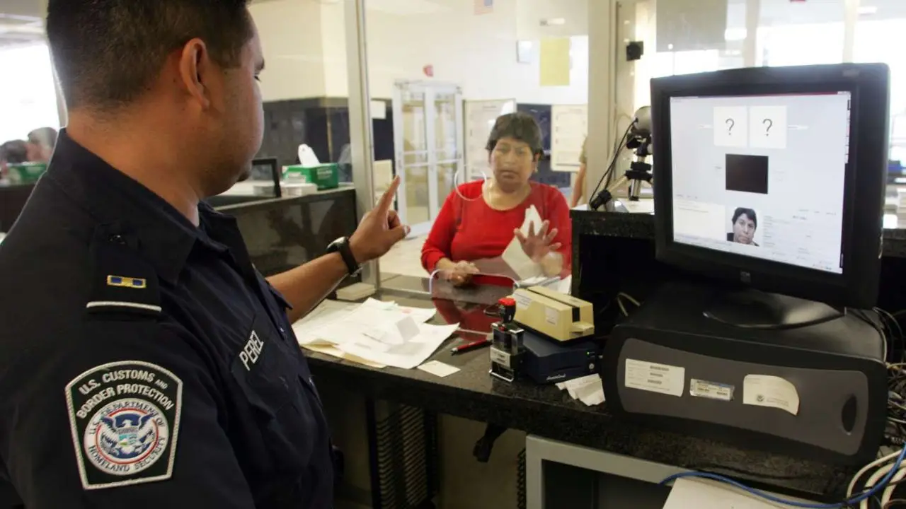 Imagen Principal de Nota: Turistas deberán registrar fotos y datos  biométricos al ingresar y salir de EE.UU.