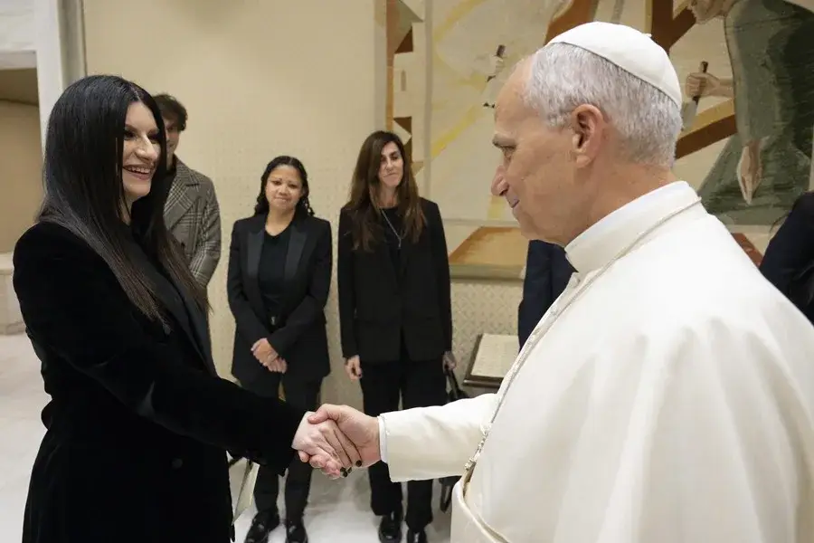laura pausini y el papa leon 