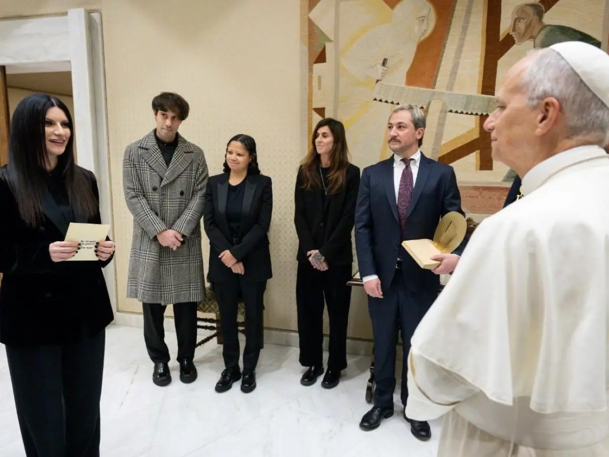 laura pausini y el papa leon 