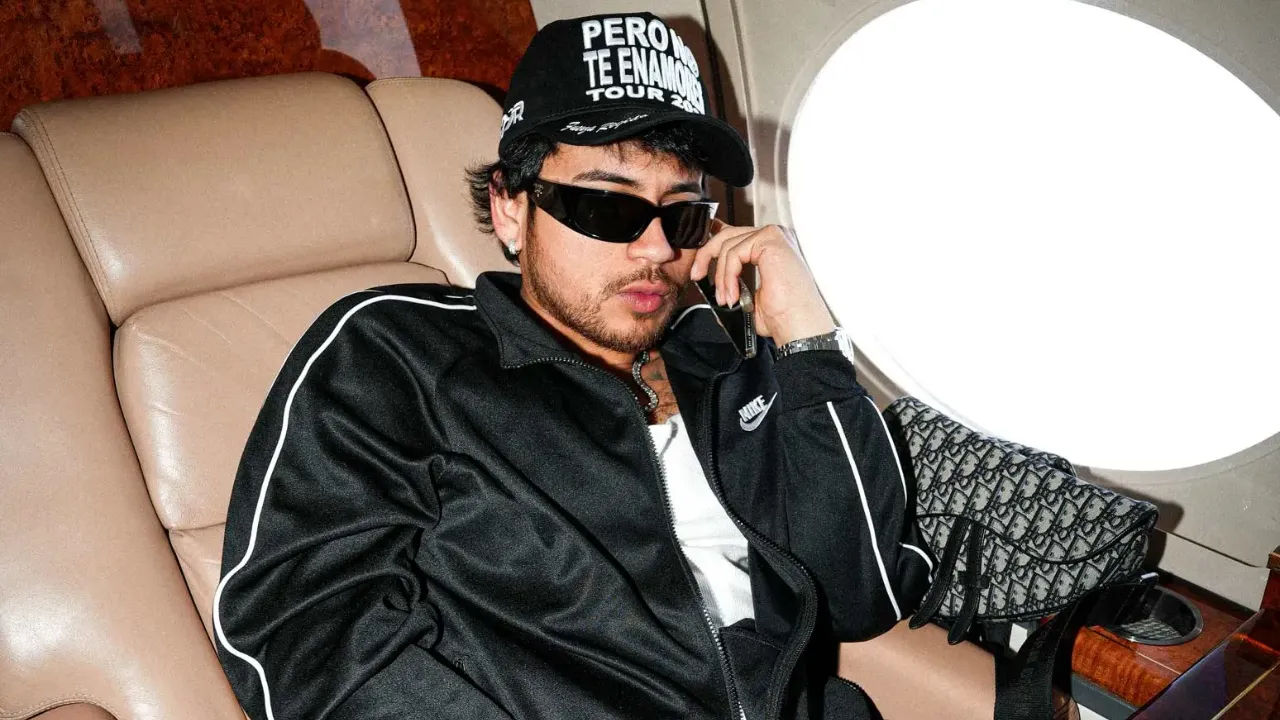 Vocalista de Fuerza Regida pierde control de su camioneta frente a su equipo