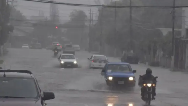 Imagen Principal de Nota: Ingreso de frente frío en Honduras provoca lluvias, fuertes vientos y bajas temperaturas