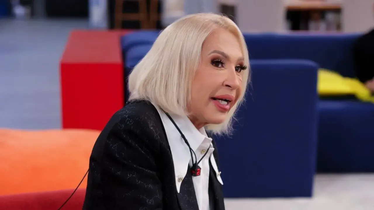 Laura Bozzo sufre descuido en vivo¿mostró de más?