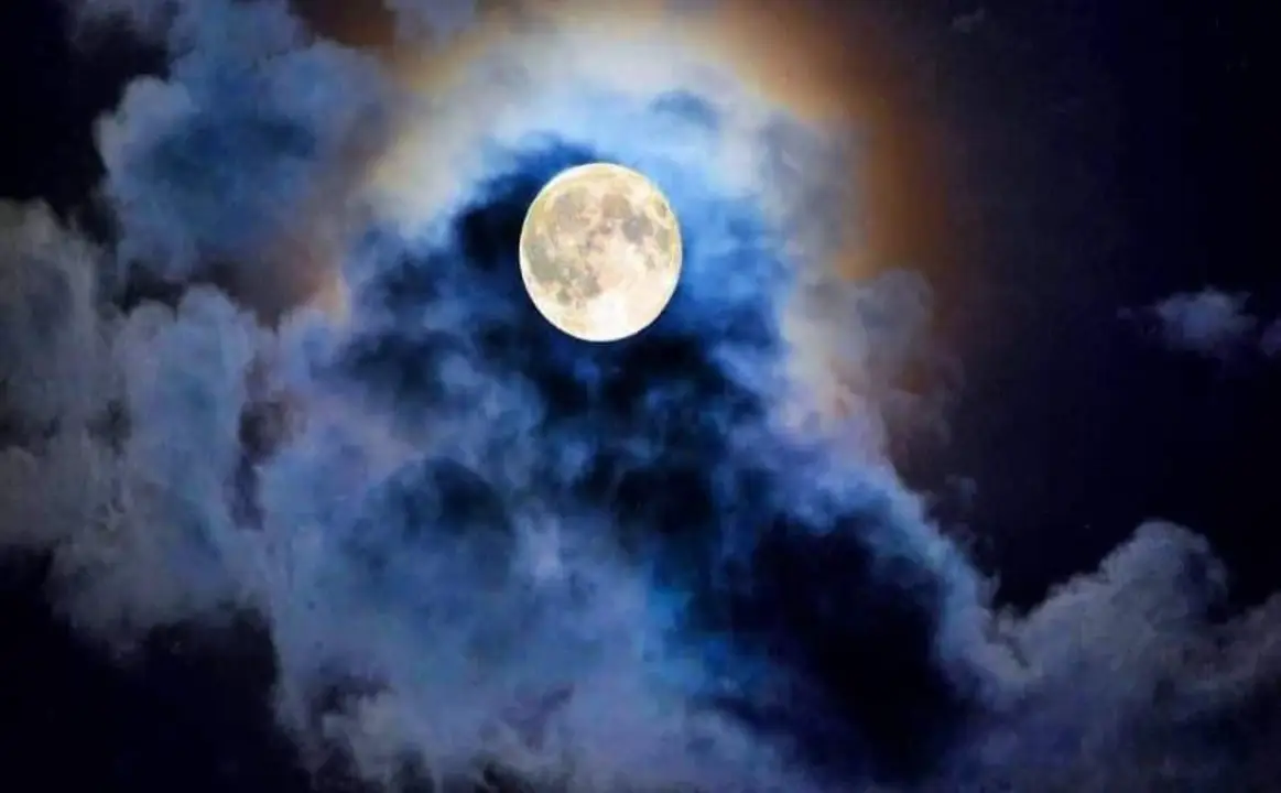 Imagen Principal de Nota: Luna Fría 2025: descubre cuándo y cómo ver el último espectáculo lunar