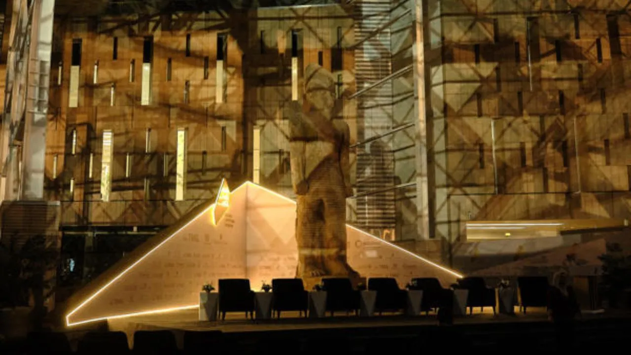 Imagen Principal de Nota: Con un deslumbrante espectáculo Egipto inaugura el Gran Museo Egipcio