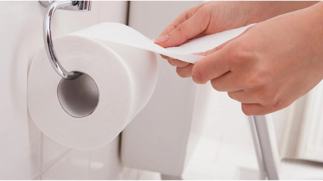 ¿Sabes cómo se coloca correctamente el papel de baño? Esto dice la patente original