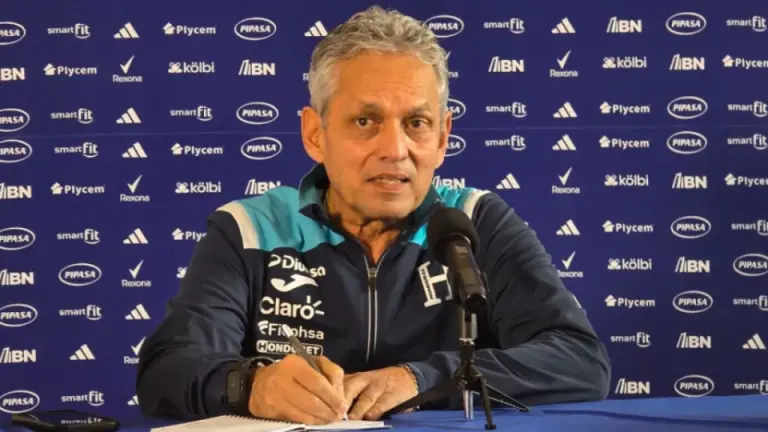 Imagen de Nota: Honduras queda fuera del Mundial y Rueda se quiebra en conferencia de prensa