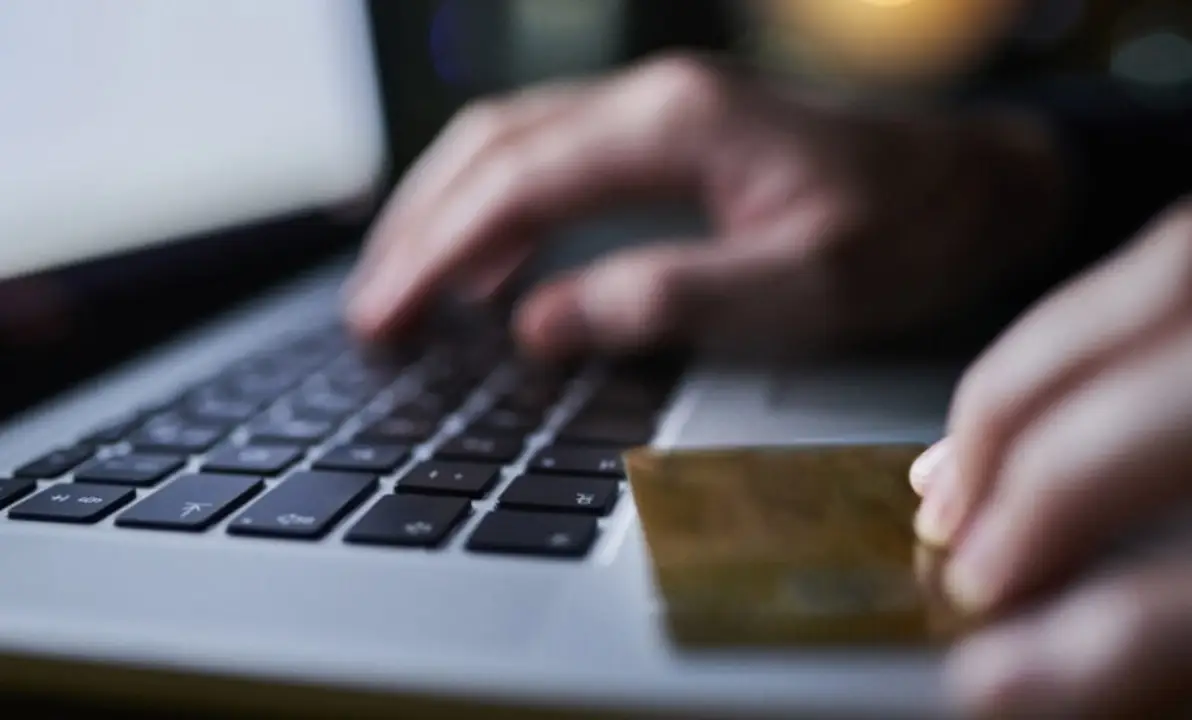 Imagen Principal de Nota: Alerta hondureños: la nueva estafa que se dispara en Navidad