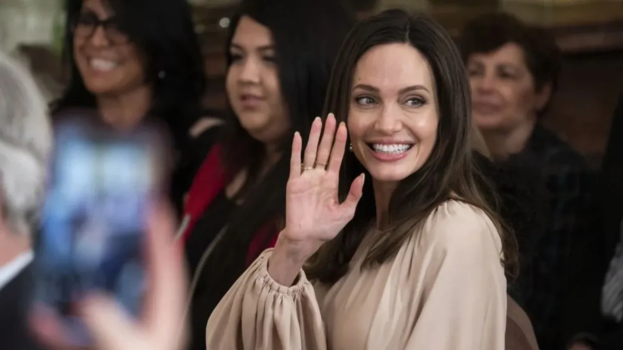 Angelina Jolie habla de cáncer y prevención al mostrar su cicatriz por primera vez