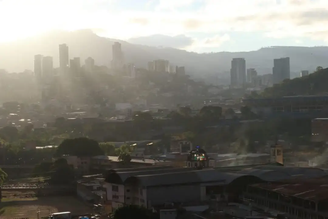 Imagen Principal de Nota: ¿Dónde se esperan lluvias y tormentas este viernes en Honduras?