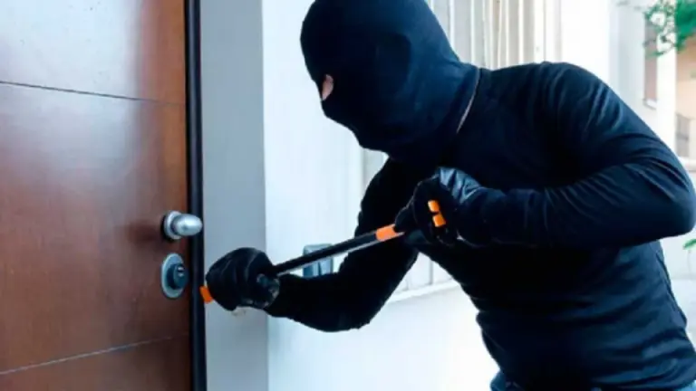 Imagen Principal de Nota: Hondureña narra madrugada de miedo en Roatán tras intento de robo en casa rentada