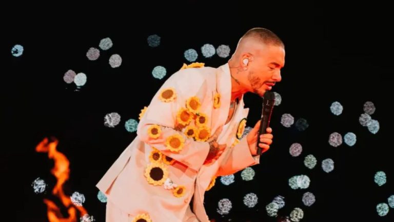 Imagen Principal de Nota: J Balvin revela que estuvo a punto de sufrir un infarto en pleno concierto