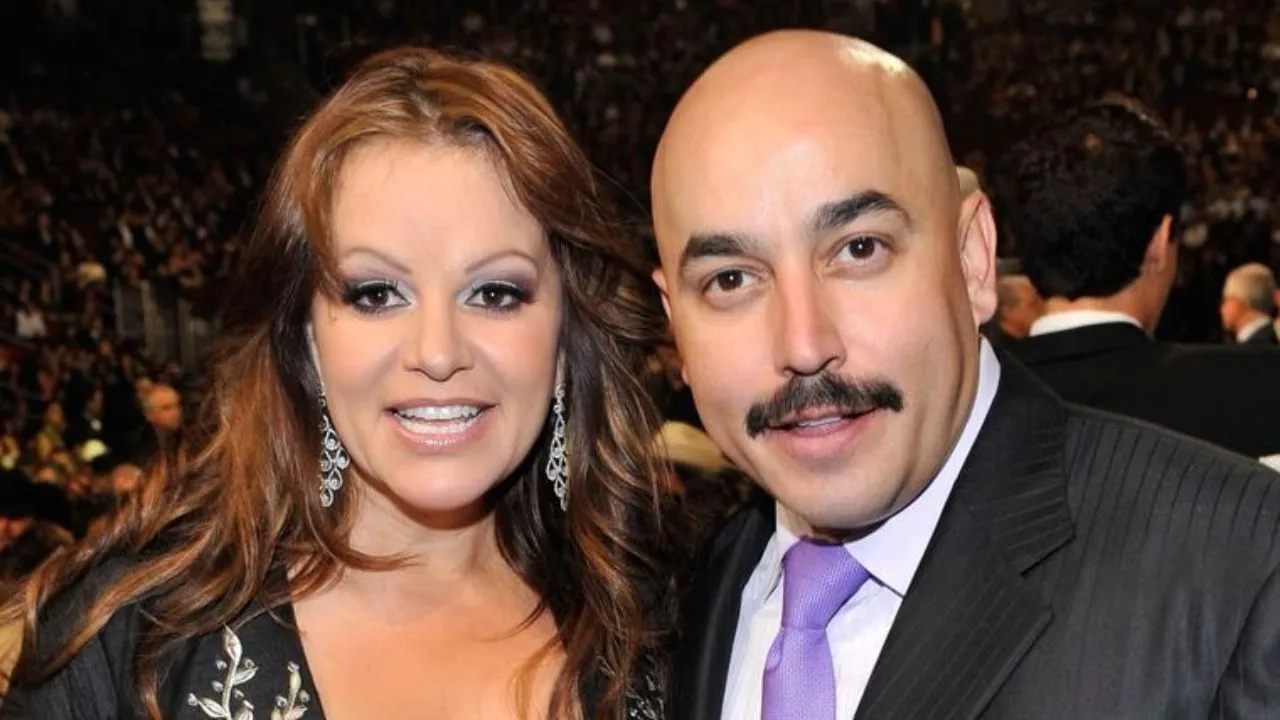 Imagen de Lupillo Rivera comparte fotos inéditas del día de la muerte de Jenni Rivera