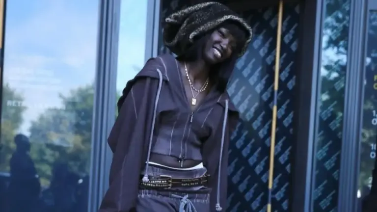 Imagen Principal de Nota: Modelo pasó de las cámaras a estar postrada en una cama ¿que pasó?