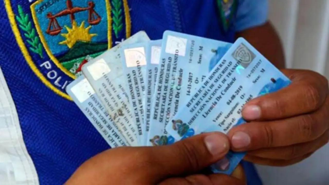 Imagen Principal de Nota: ¿Tiene una esquela? Así puede recuperar su licencia de conducir