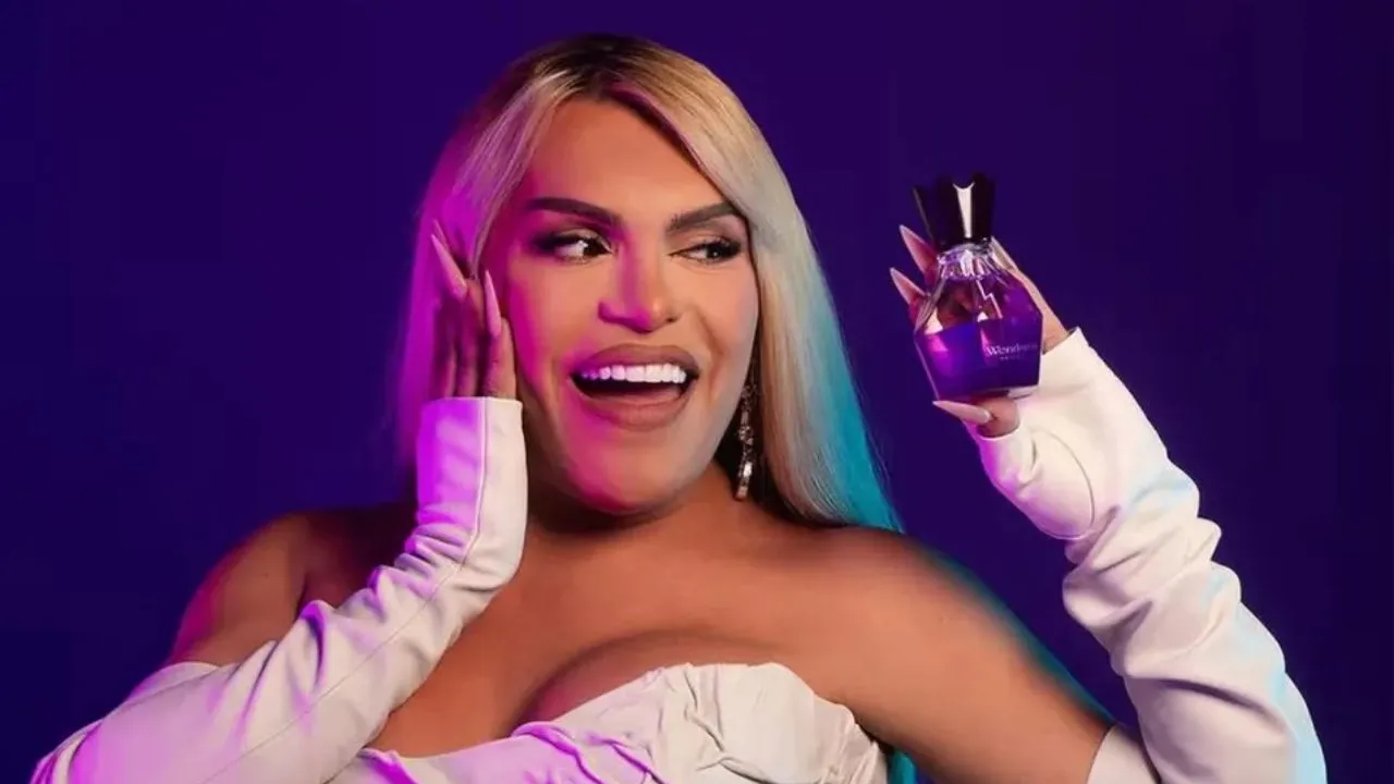 Acusan a Wendy Guevara de fraude por su perfume