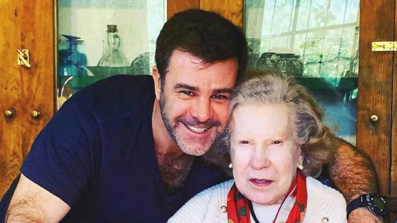 Eduardo Capetillo junto a su mamá. Foto: cortesía de redes sociales