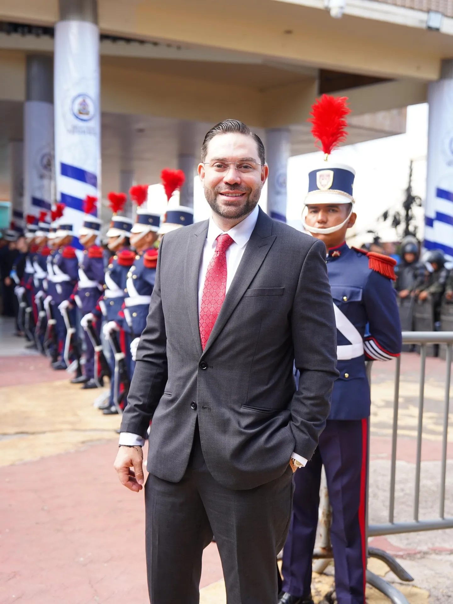 Jorge Cálix traje toma de posesión