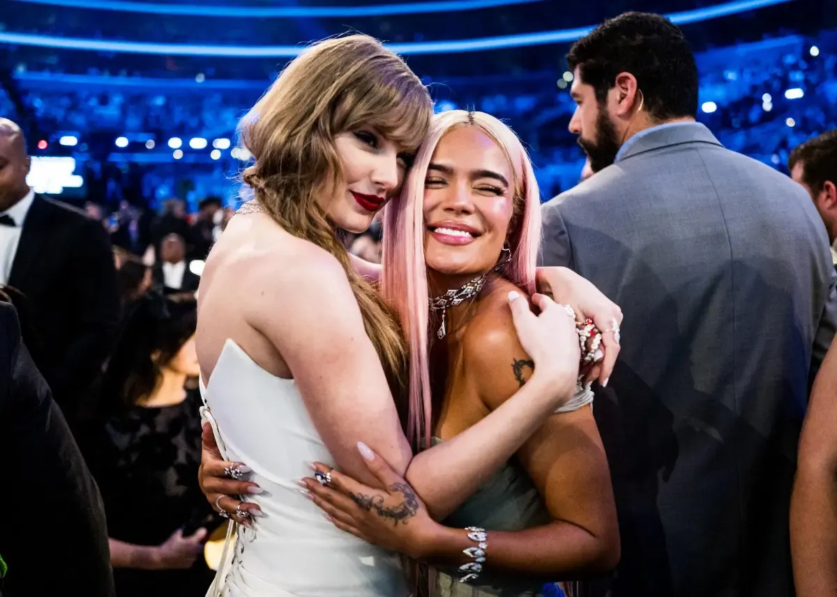 Karol G junto a Taylor Swift