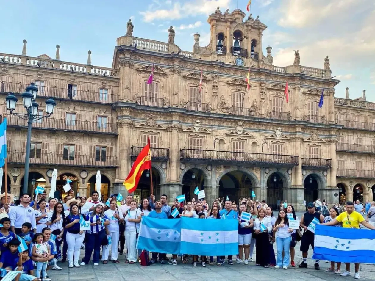 Migrantes hondureños en Madrid, España.