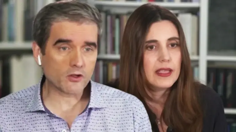 Imagen Principal de Nota: Presentador se desmaya y es hospitalizado antes de iniciar su programa